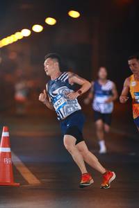 BIB: 340
                            <button type="button" onclick="openModal(22798924)" class="btn btn-primary btn-sm float-right btn-popup" data-toggle="modal" data-target=".modal-high-quality">
                        <i class="fas fa-shopping-cart"></i> Add to Cart
                    </button>
                                            <button type="button" onclick="isThisMe(22798924, true)" class="btn btn-success btn-sm float-right btn-popup btn-isme hidden" data-toggle="tooltip" data-placement="bottom" title="นี่คือรูปของคุณใช่ไหม คลิกที่นี่เพื่อเอาเข้าอัลบั้ม">
                        <i class="fas fa-plus"></i> Add to album
                    </button>
                    <button type="button" onclick="isThisMe(22798924, false)" class="btn btn-warning btn-sm float-right btn-popup btn-isnotme hidden">
                        <i class="fas fa-ban"></i> Remove from album
                    </button>